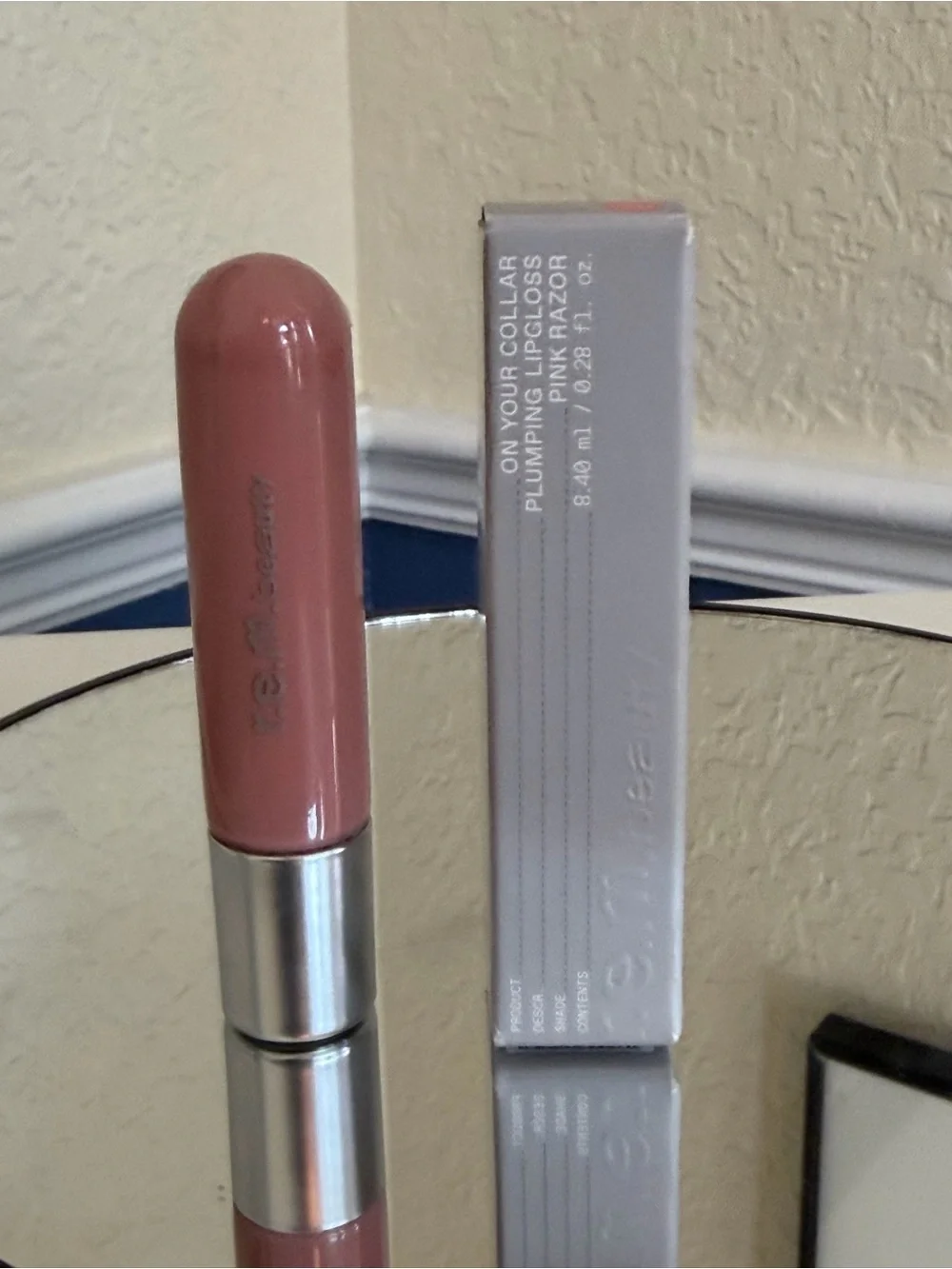 R.E.M. Beauty On Your Collar Plumping Lip Gloss Pink Razor